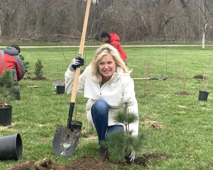 Bonnie Crombie with Tree, outside